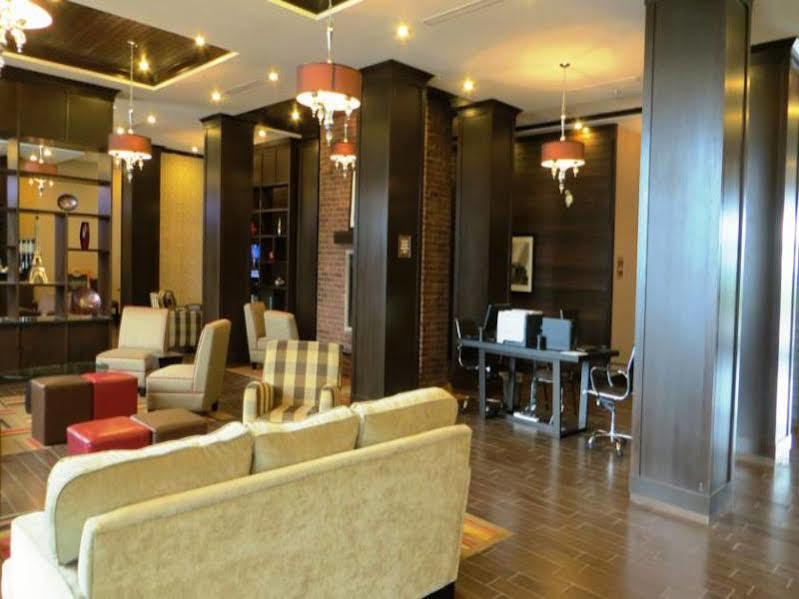温尼伯国际机场福朋喜来登酒店 尼斯库 外观 照片